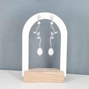 Clip on Earrings with Swarovski White Pearl